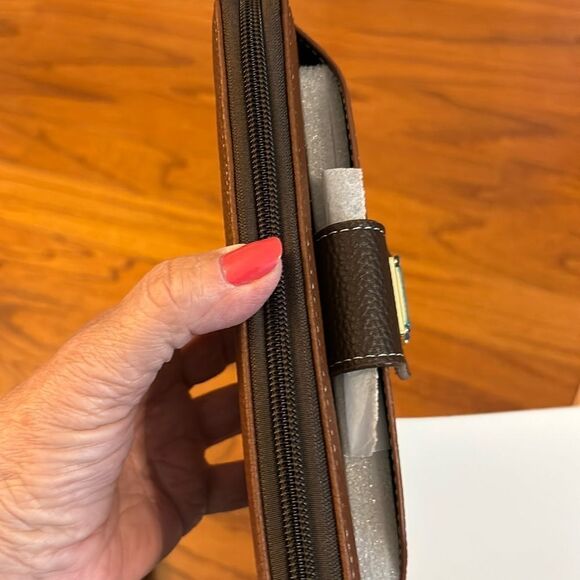 Stone Mountain Cornwall phone wristlet brown. NWT - Picture 5 of 10